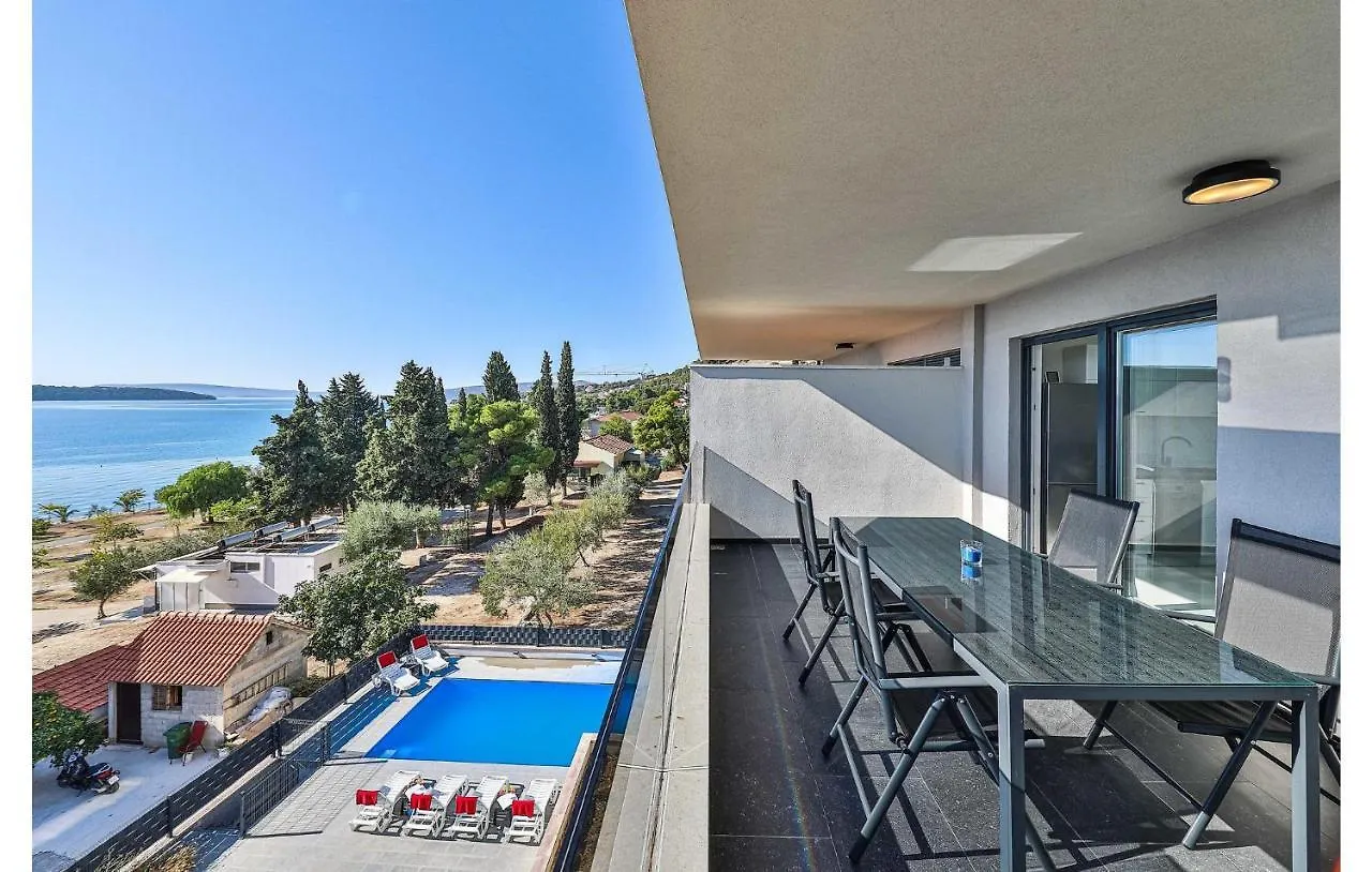 2 Bedroom Beautiful Apartment In Seget Donji تروغير