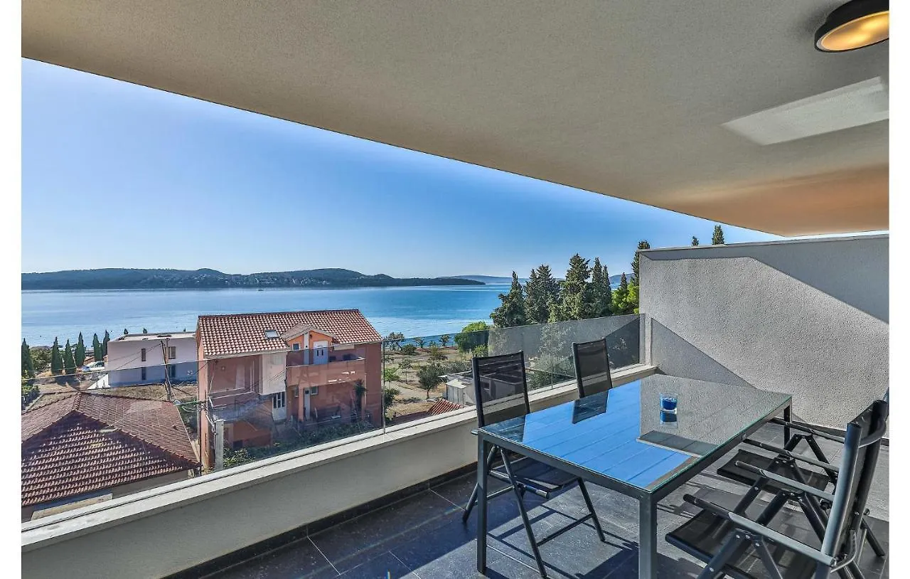 2 Bedroom Beautiful Apartment In Seget Donji تروغير