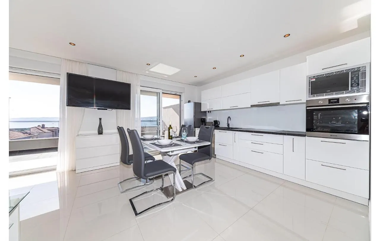 2 Bedroom Beautiful Apartment In Seget Donji تروغير كرواتيا